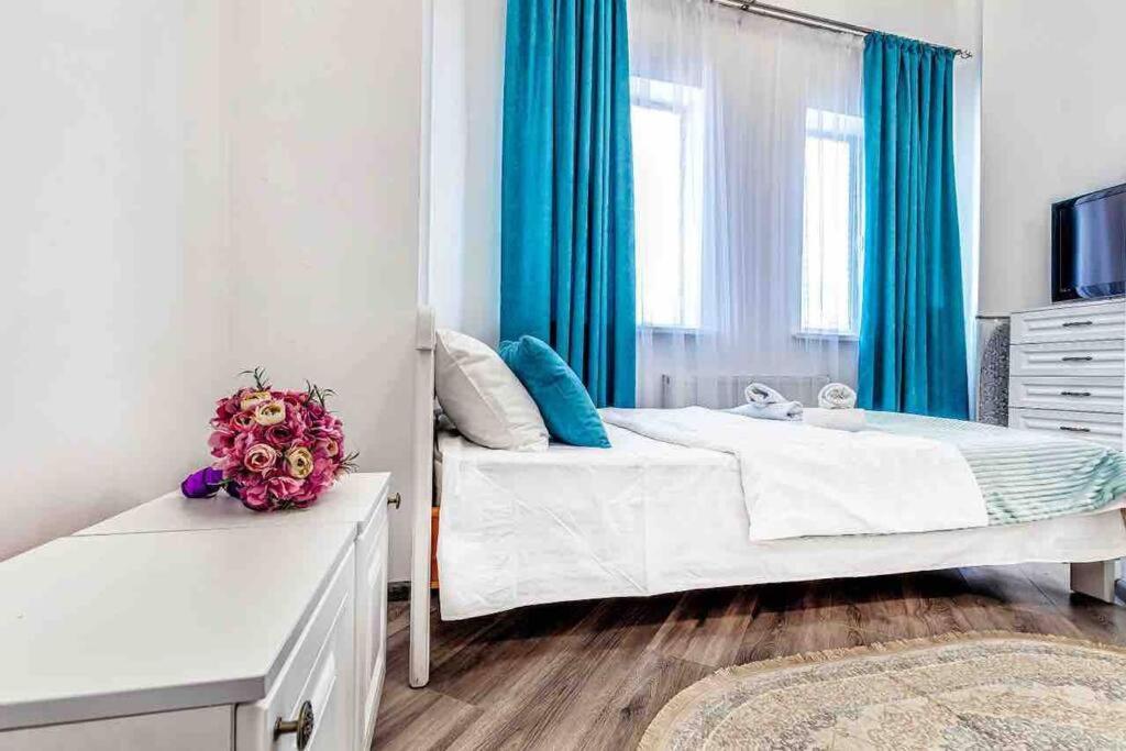 Уютная Квартира С Террасой В Сердце Столицы Apartment Taldykol Екстериор снимка